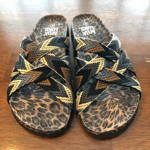 Muk Luks New Sandal Size 8